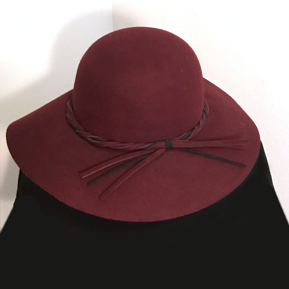 maroon hat